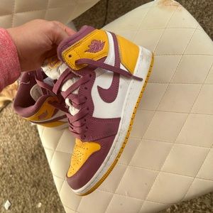 Jordan’s boys 4.5 or women’s size 6